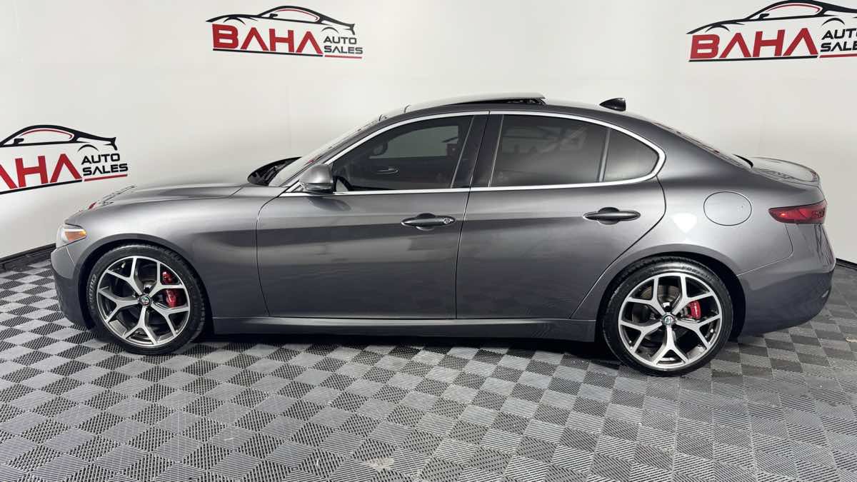 Used 2020 Alfa Romeo Giulia Ti w/ Active Blind Spot Package RWD image 4