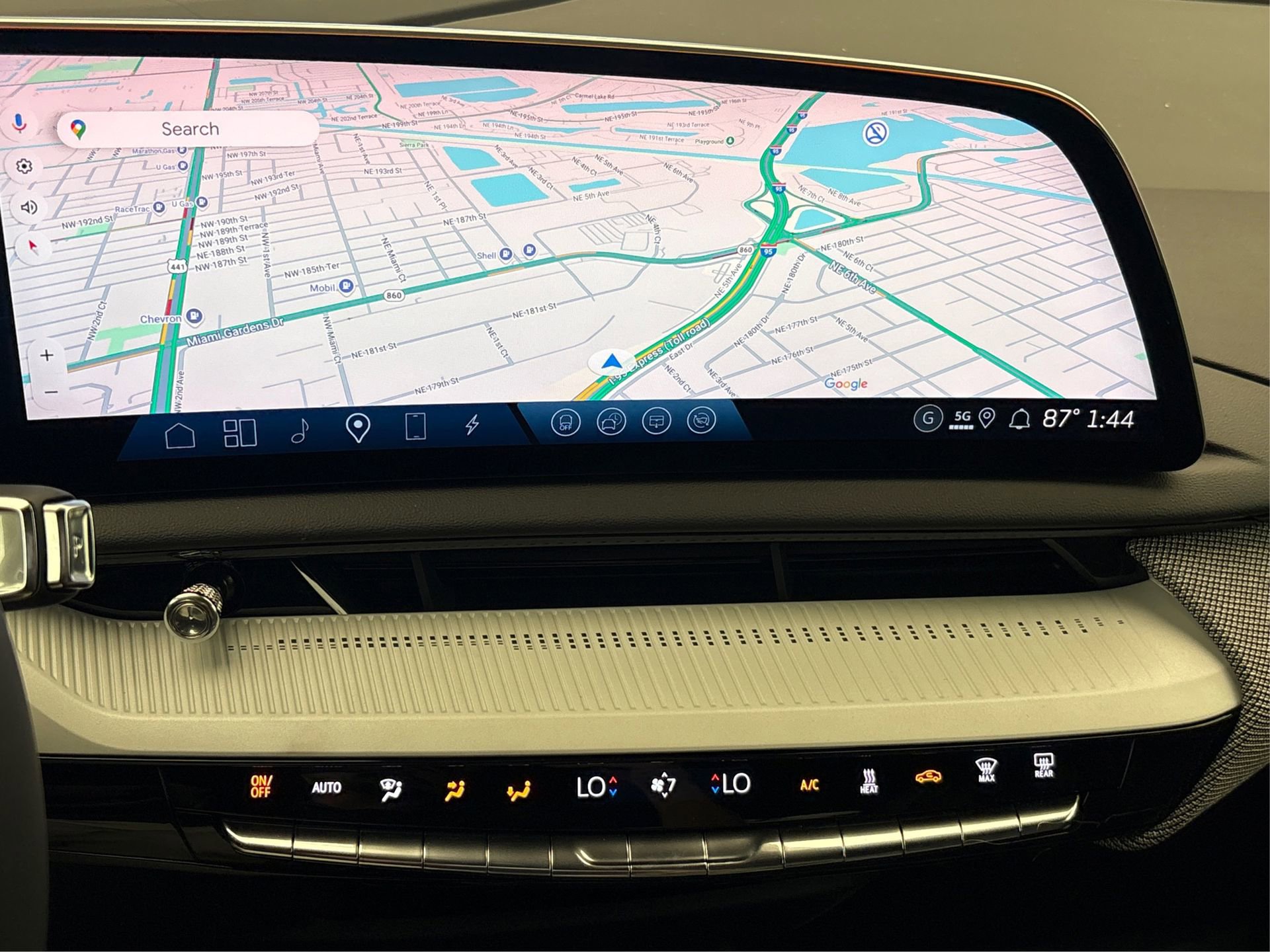 New 2025 Cadillac Optiq Luxury 1 image 24