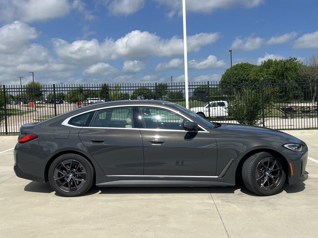 Used 2023 BMW i4 eDrive40 RWD image 3