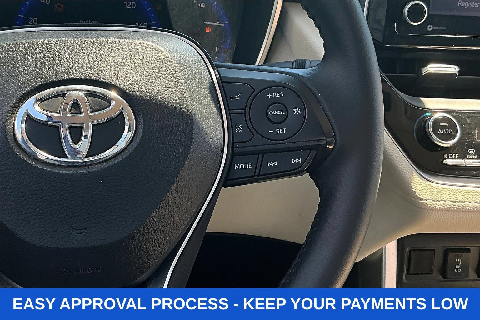 Used 2022 Toyota Corolla Cross XLE w/ Convenience Package FWD image 16