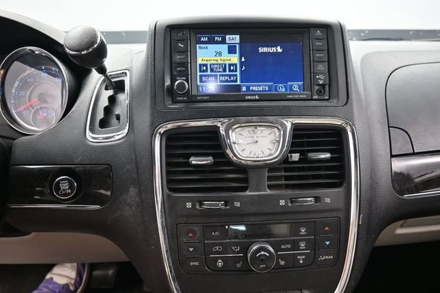 Used 2012 Chrysler Town & Country Touring-L w/ Entertainment Group #2 FWD image 13
