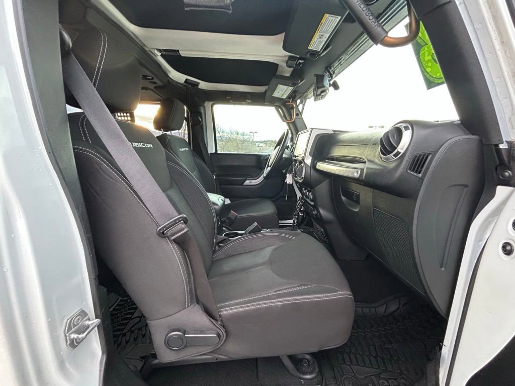Used 2016 Jeep Wrangler Unlimited Rubicon image 31