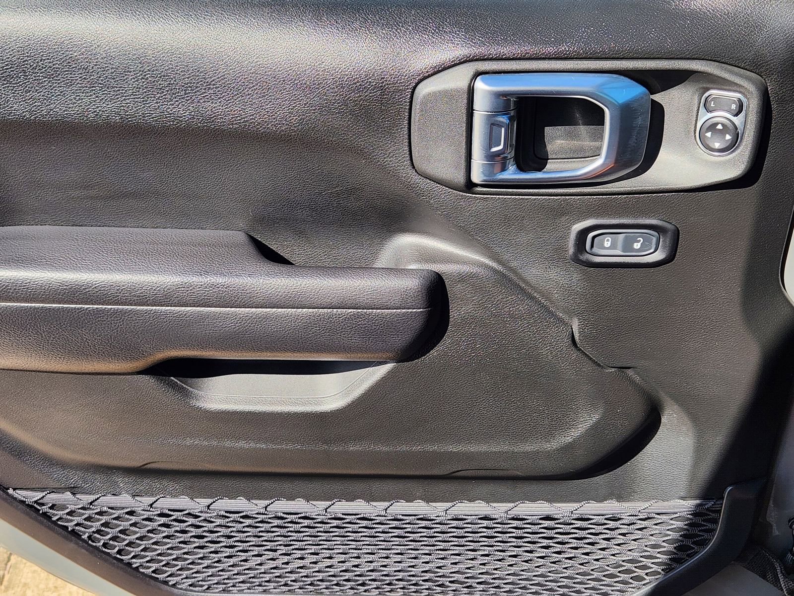 Used 2023 Jeep Wrangler Unlimited w/ Cold Weather Group image 34