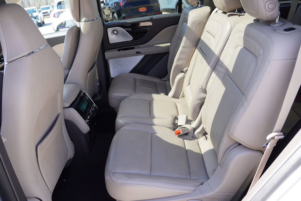 Used 2020 Lincoln Aviator Reserve w/ Equipment Group 202A image 19