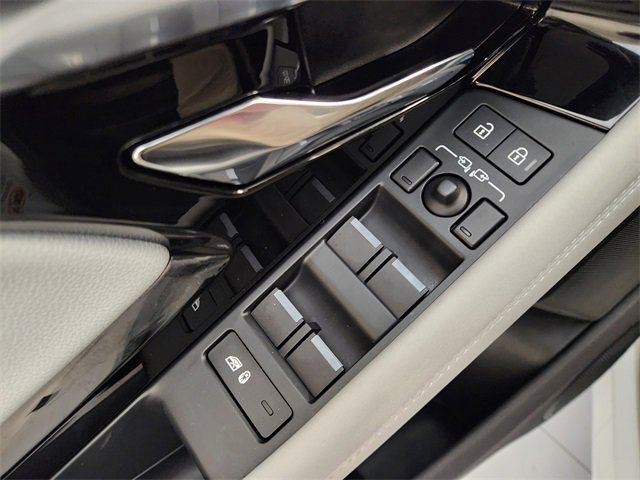 Used 2023 Land Rover Range Rover Evoque R-Dynamic SE image 22