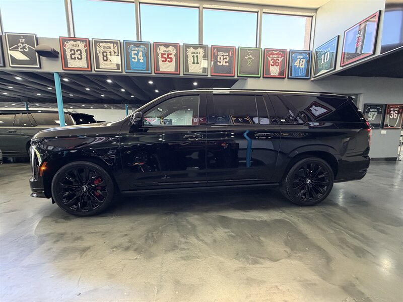 Used 2026 Cadillac Escalade ESV V w/ LPO, ONYX Package AWD/4WD image 8