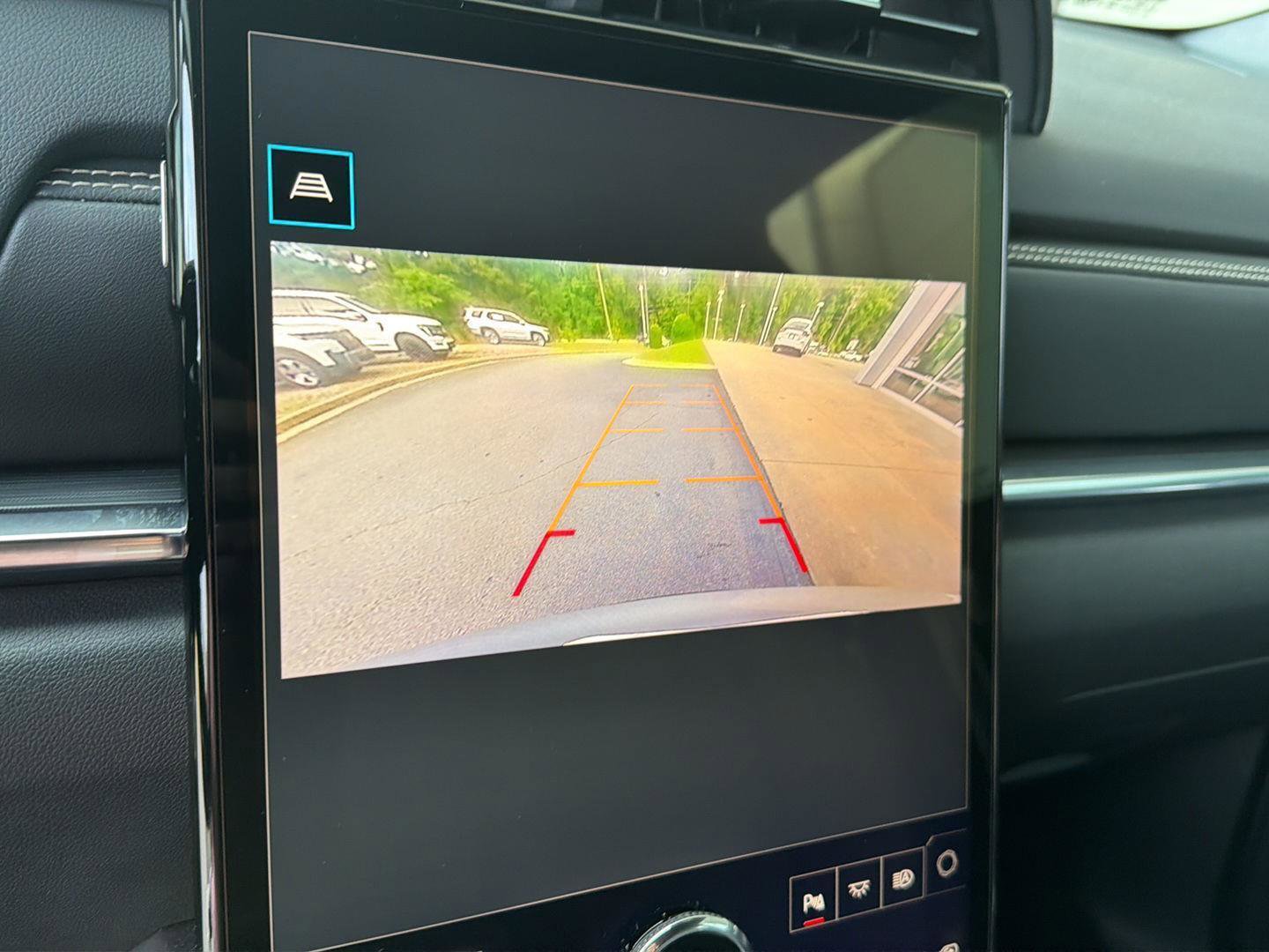 Used 2025 GMC Terrain Elevation w/ Elevation Premium Package AWD/4WD image 27