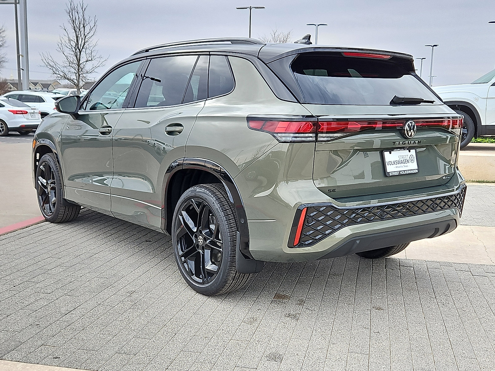 New 2026 Volkswagen Tiguan SE R-Line image 2