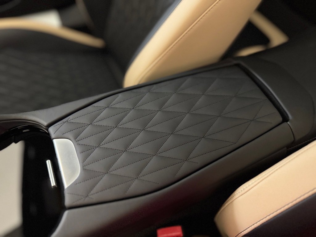 Used 2025 Aston Martin DB12 image 13