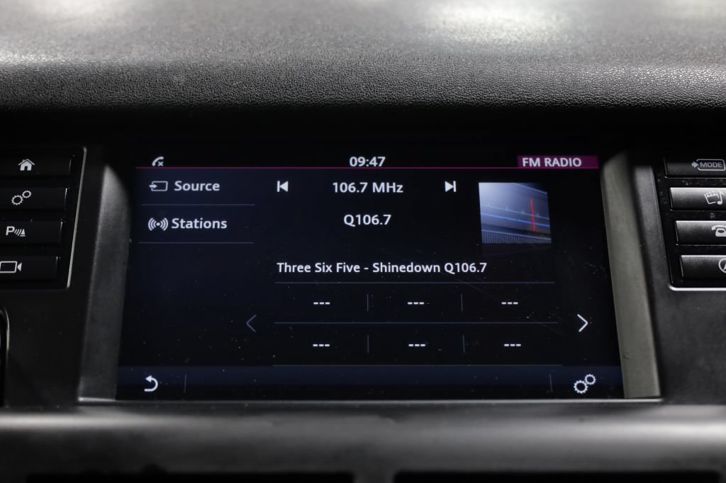 Used 2017 Land Rover Discovery Sport SE AWD/4WD image 41