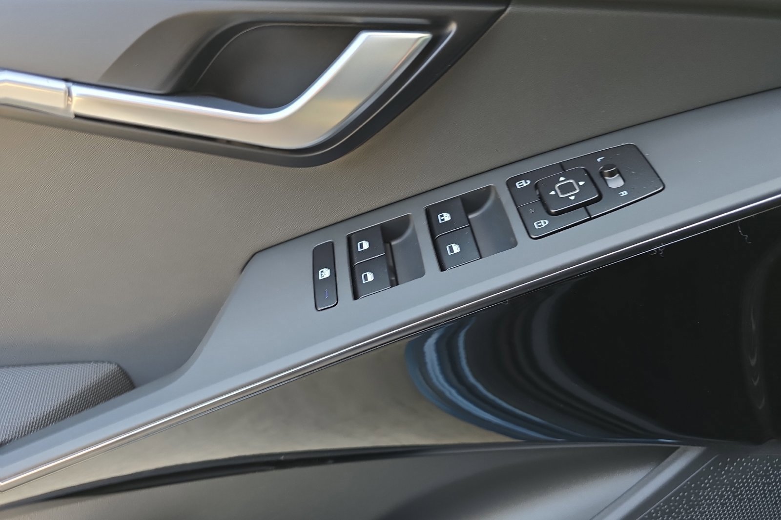 New 2025 Kia Niro EX image 7