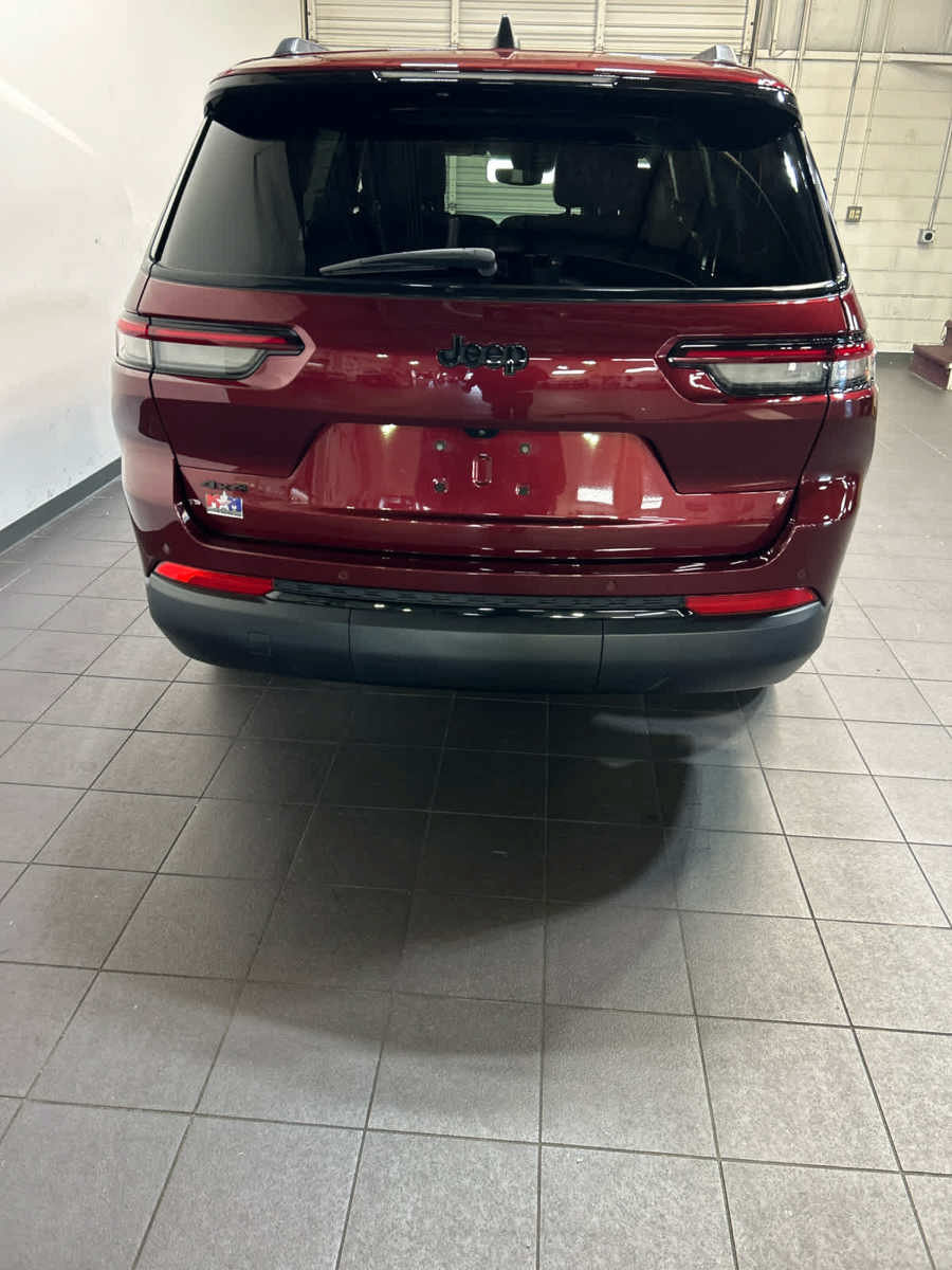 Used 2024 Jeep Grand Cherokee L Altitude AWD/4WD image 7