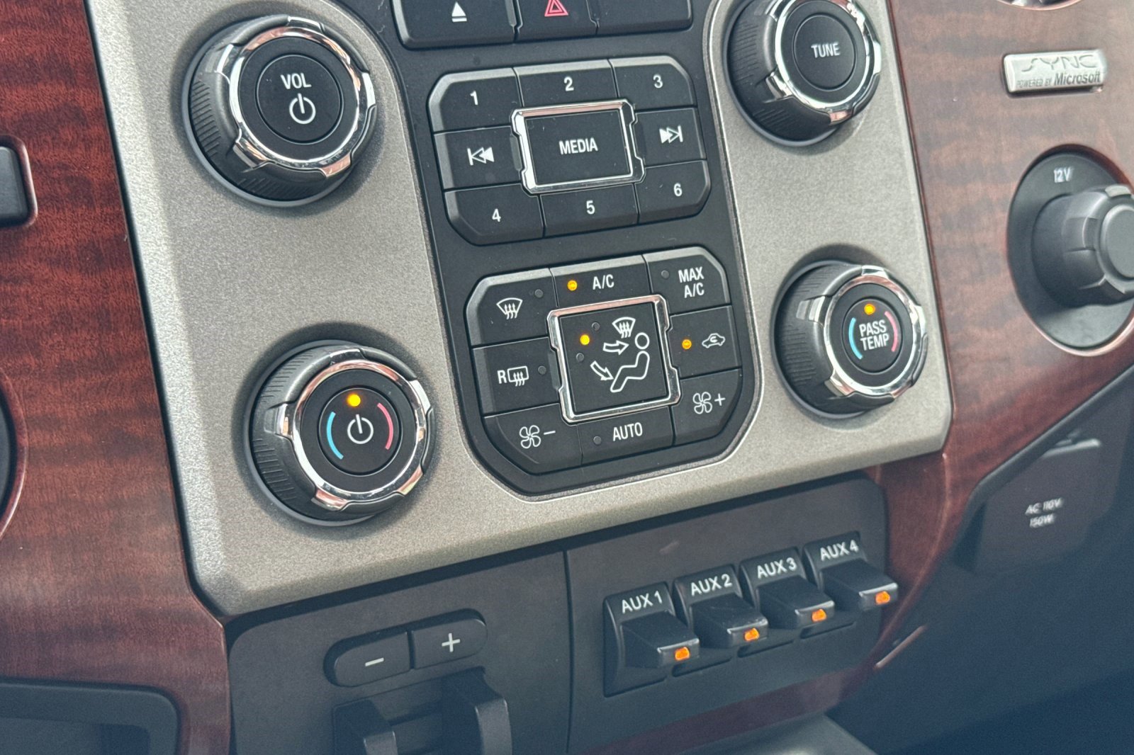 Used 2014 Ford F250 King Ranch w/ FX4 Off-Road Package AWD/4WD image 16