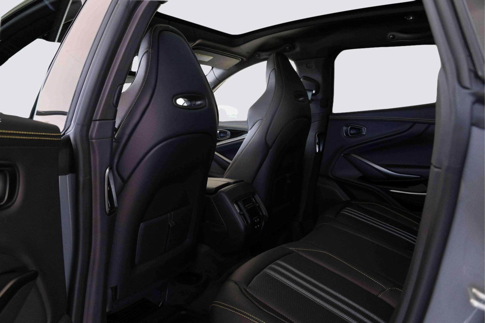 New 2025 Aston Martin DBX 707 image 21