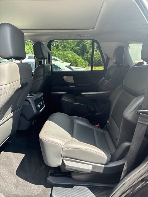 Used 2025 Ford Expedition Active RWD image 6