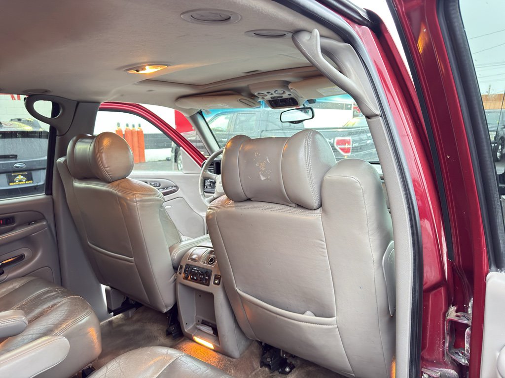 Used 2001 GMC Yukon XL Denali image 15