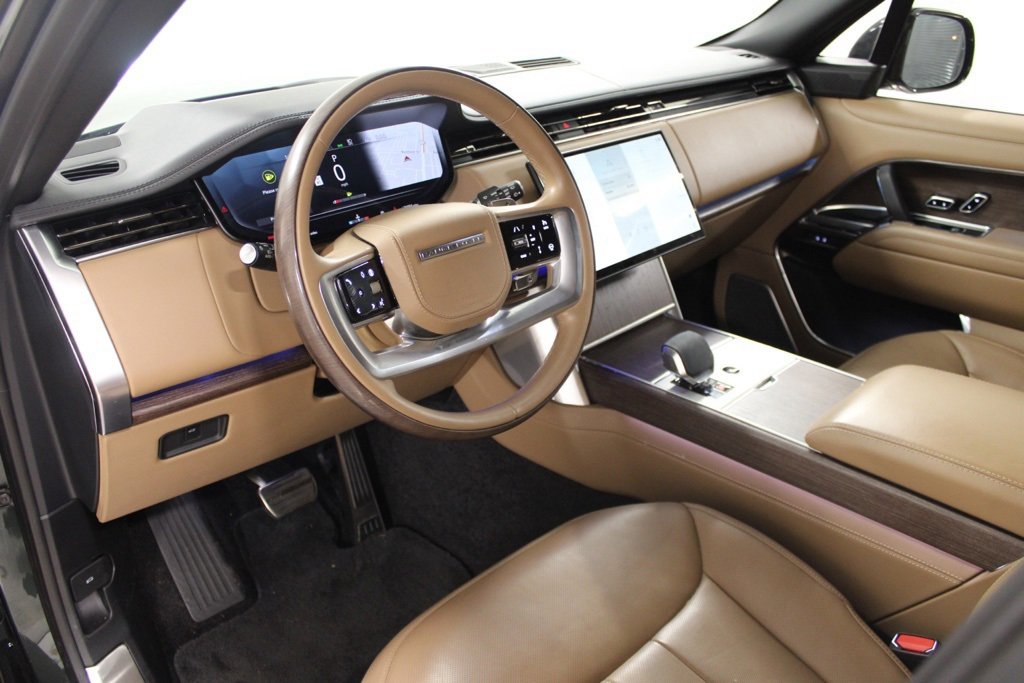 Used 2024 Land Rover Range Rover Long Wheelbase Autobiography image 5