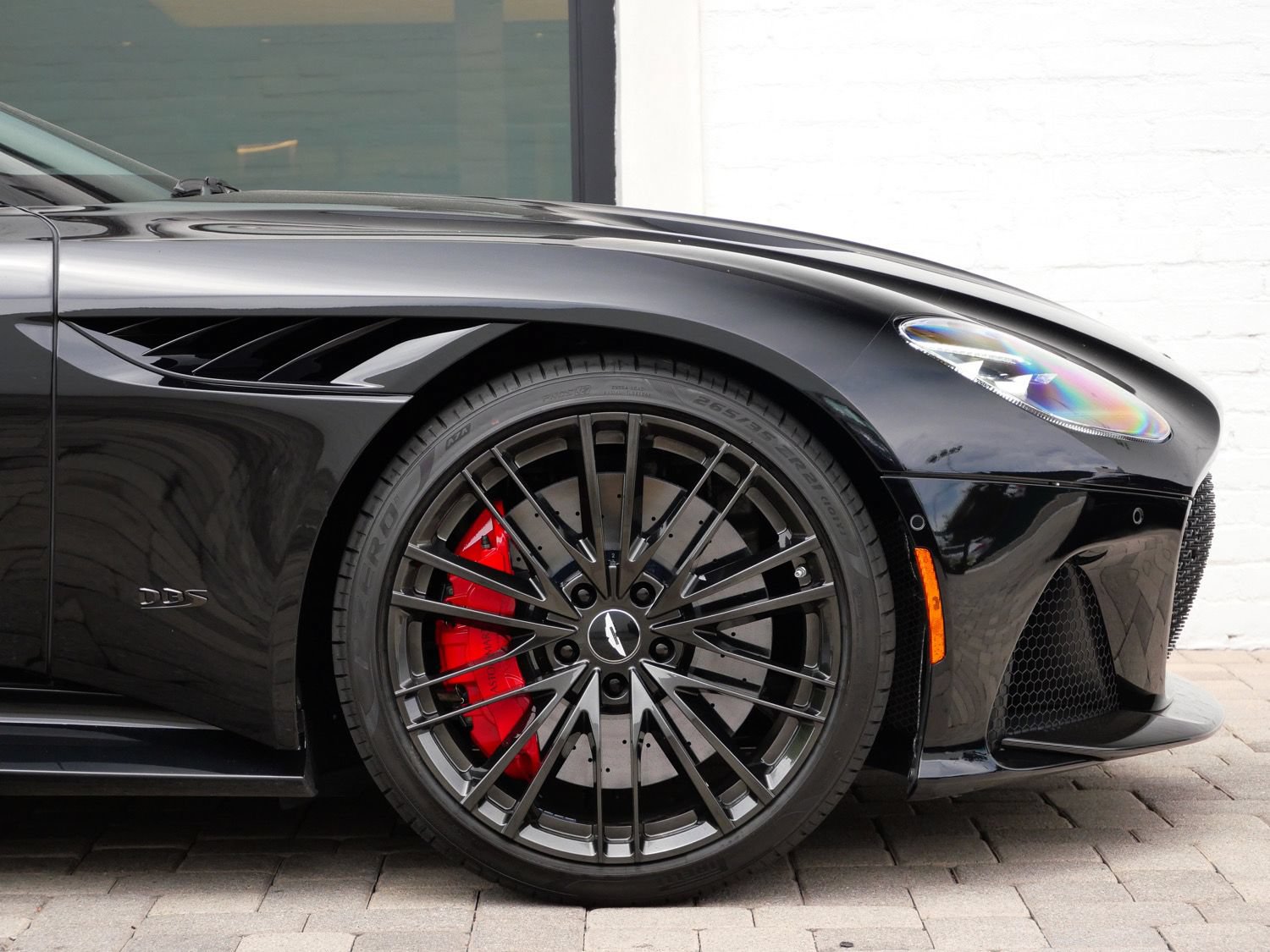 Used 2023 Aston Martin DBS Superleggera Volante RWD image 4