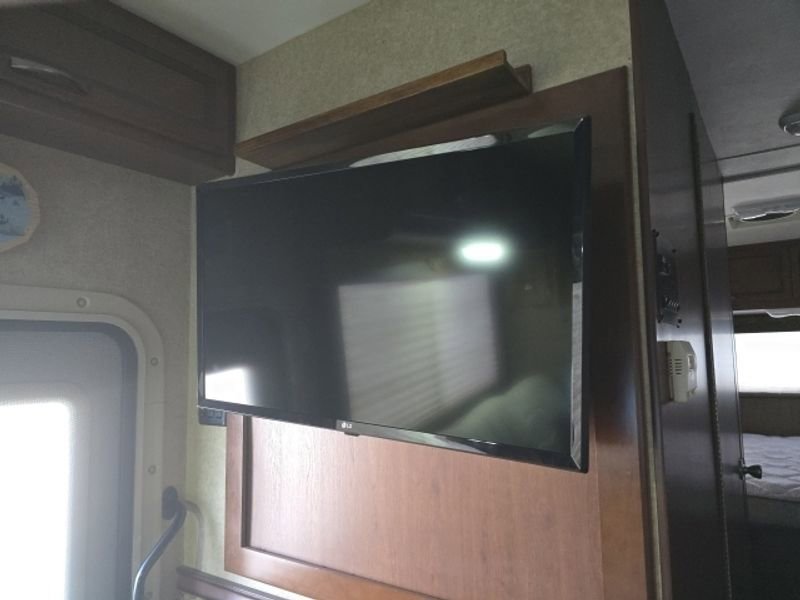 Used 2014 Ford E-450 and Econoline 450 Super Duty w/ Motorhome Prep Package image 22