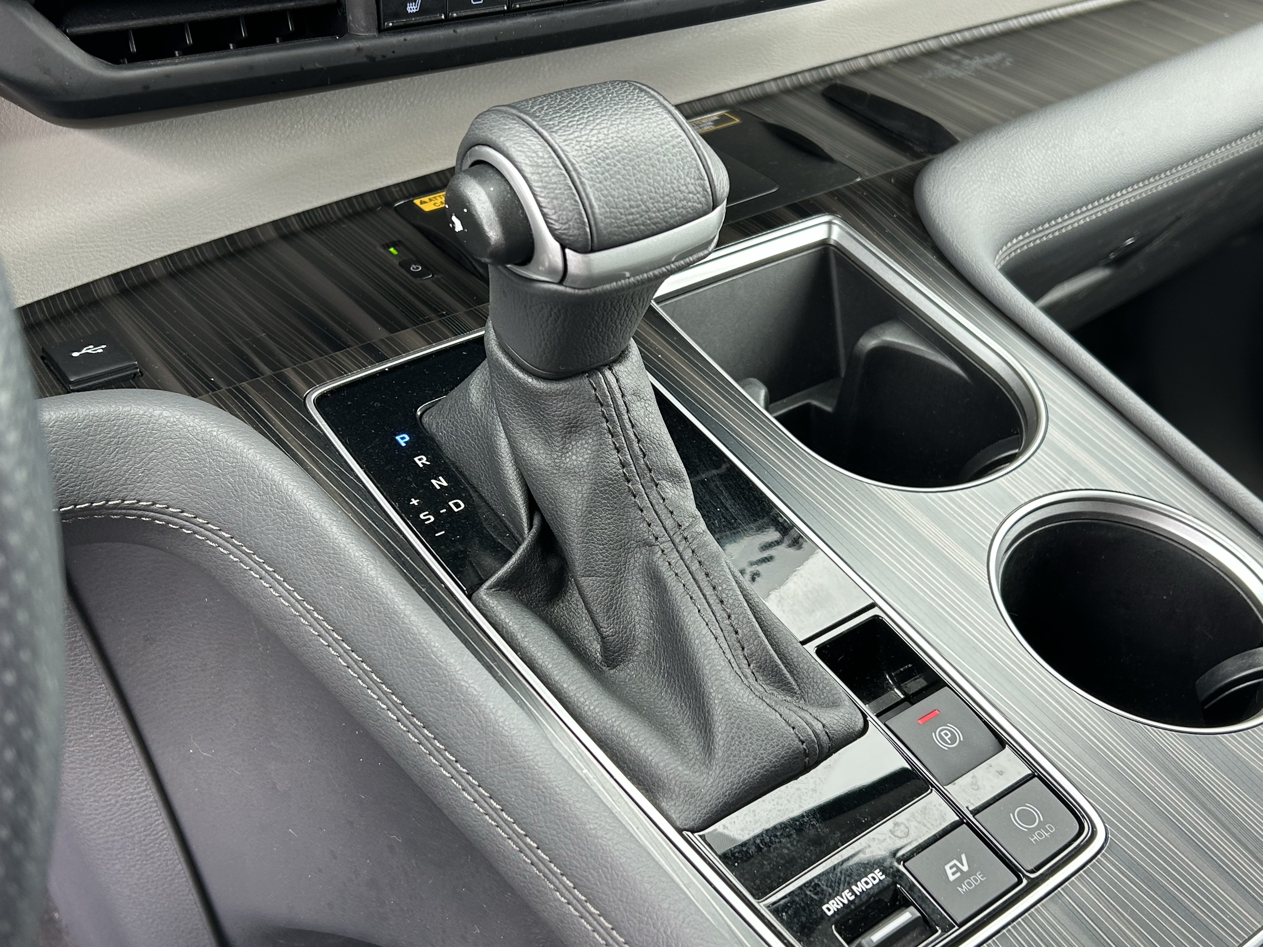 Certified 2024 Toyota Sienna Limited FWD image 23
