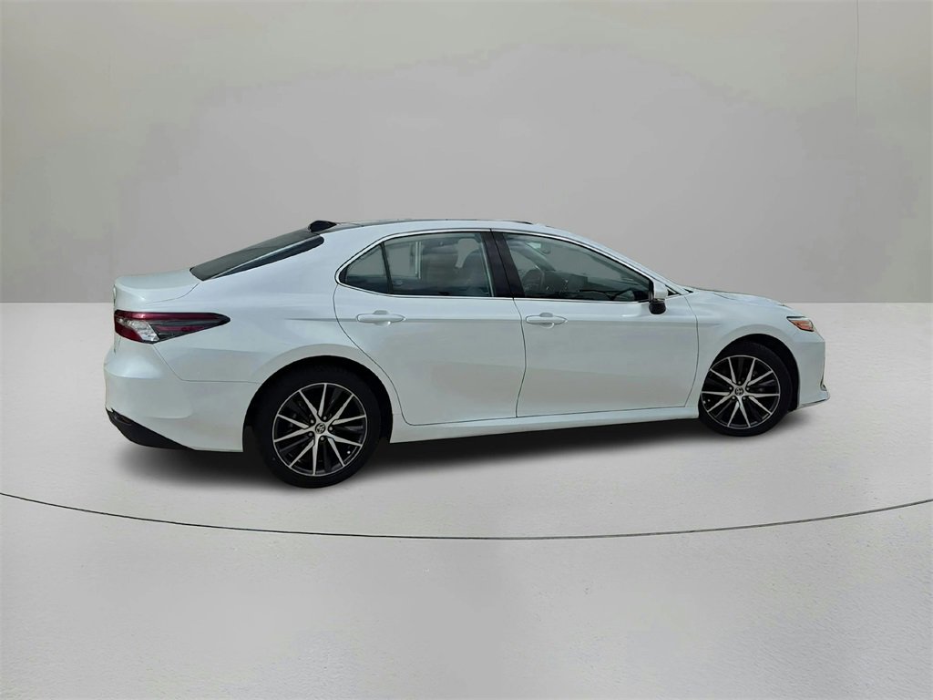 Used 2022 Toyota Camry XLE image 6