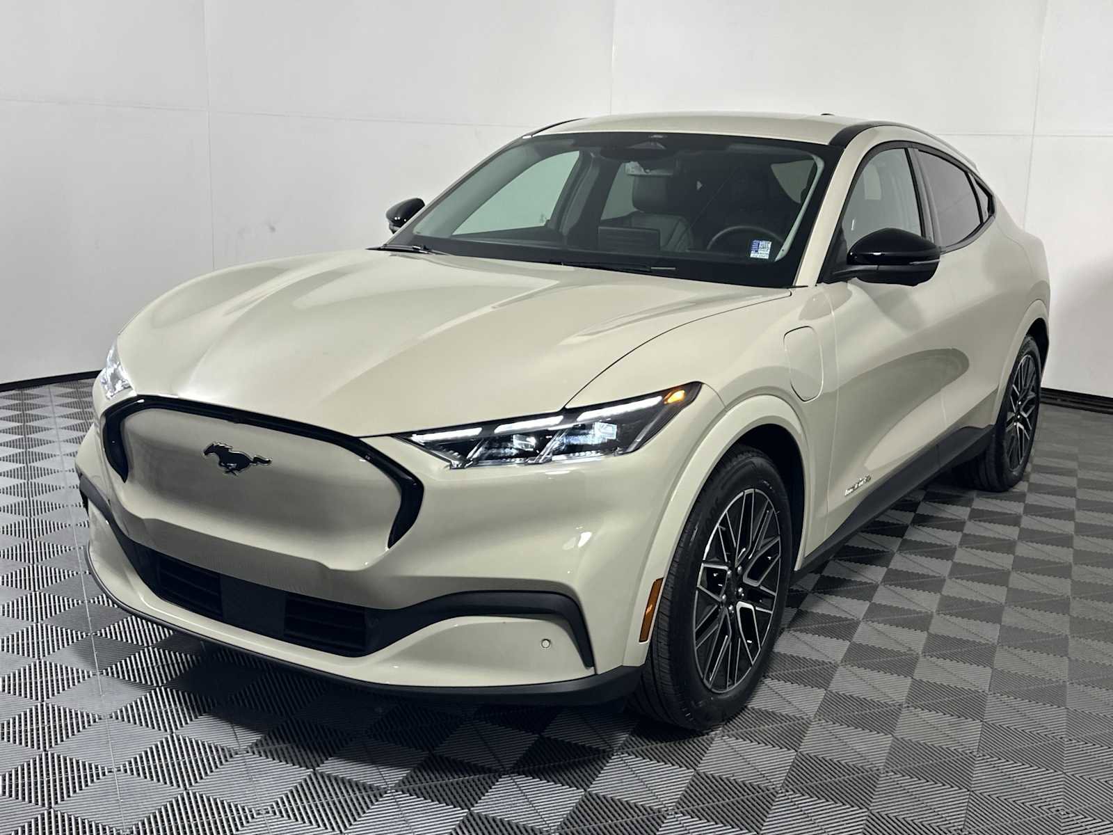 Used 2025 Ford Mustang Mach-E Premium AWD/4WD image 3