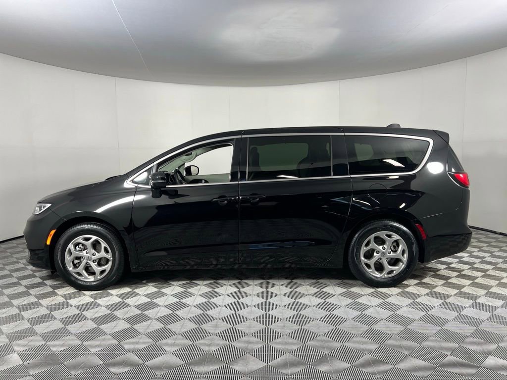 Certified 2024 Chrysler Pacifica Limited image 10