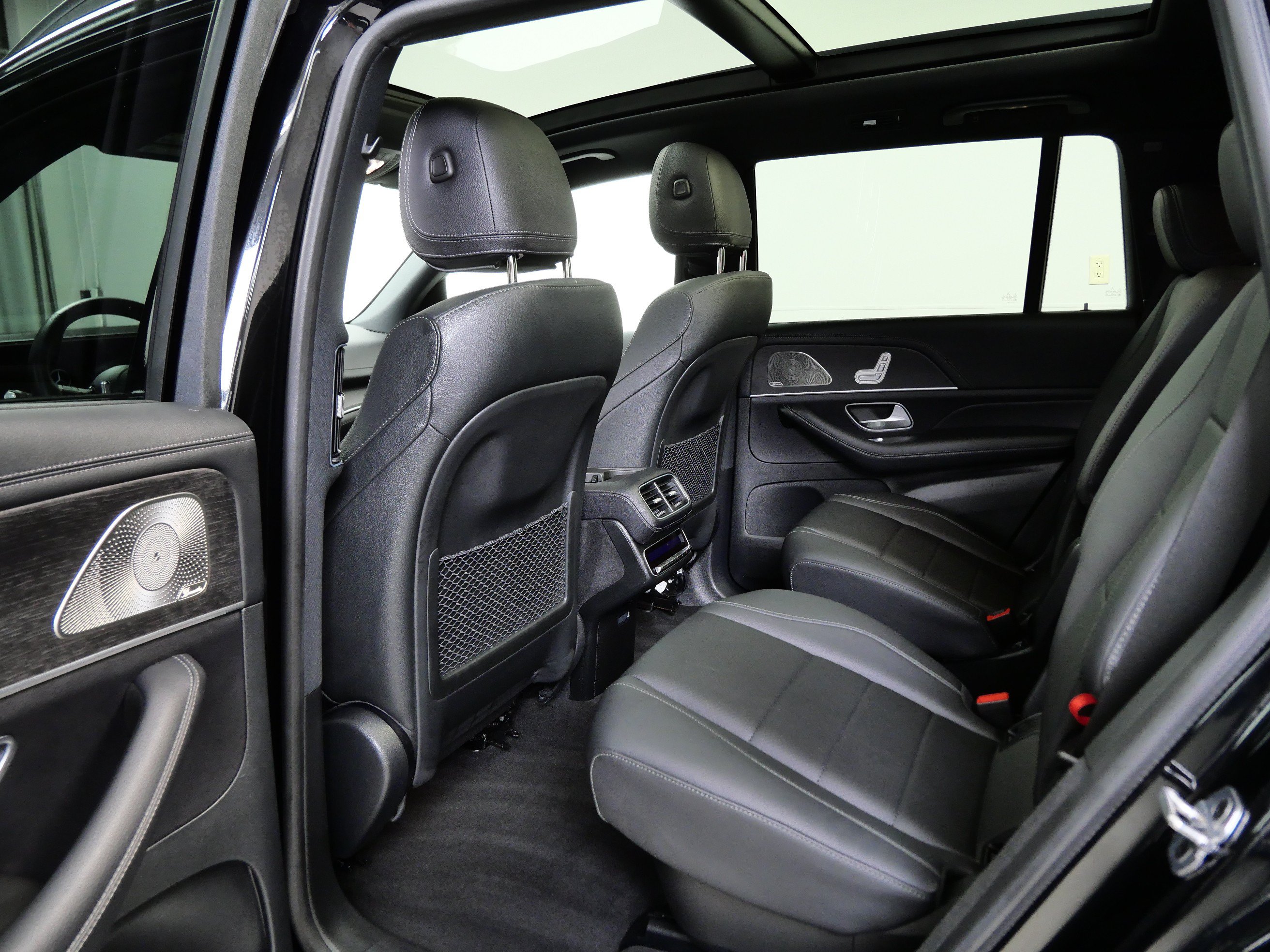 Used 2025 Mercedes-Benz GLS 450 4MATIC image 16