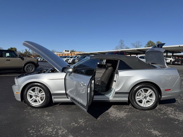 Used 2014 Ford Mustang V6 w/ Equipment Group 102A image 22