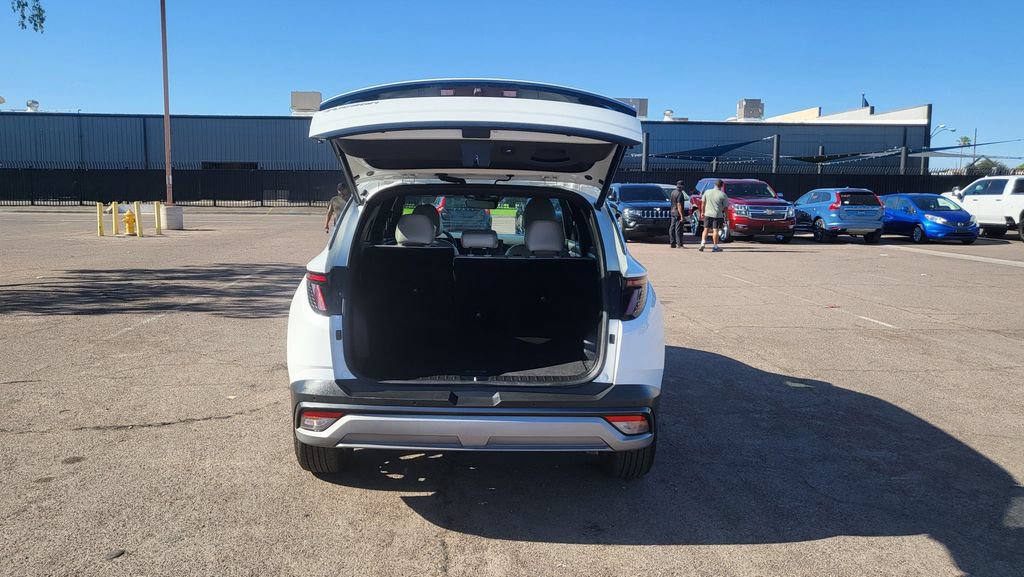 Used 2025 Hyundai Tucson Limited FWD image 12