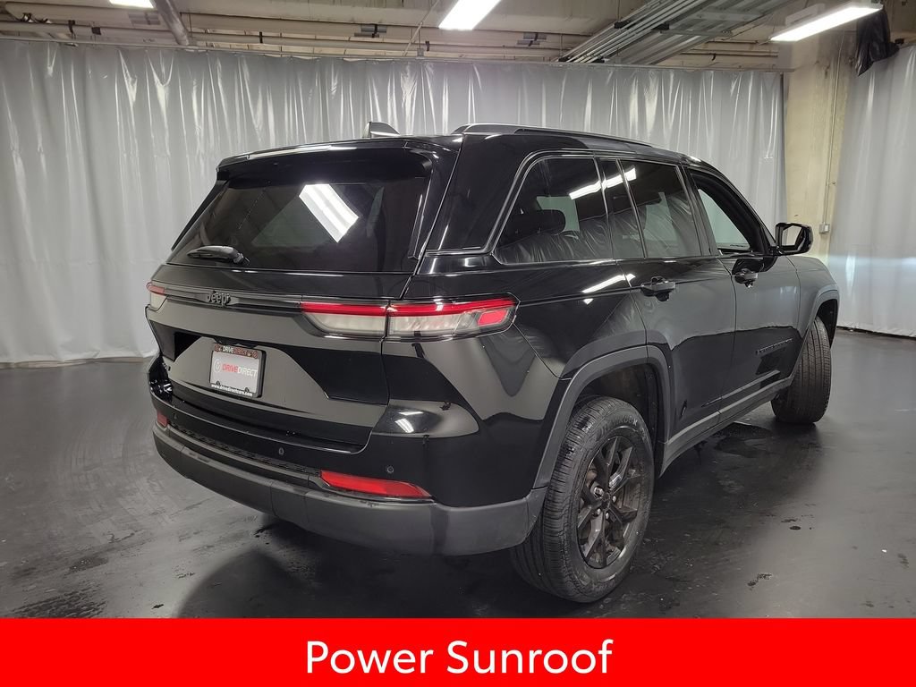 Used 2024 Jeep Grand Cherokee Altitude AWD/4WD image 8