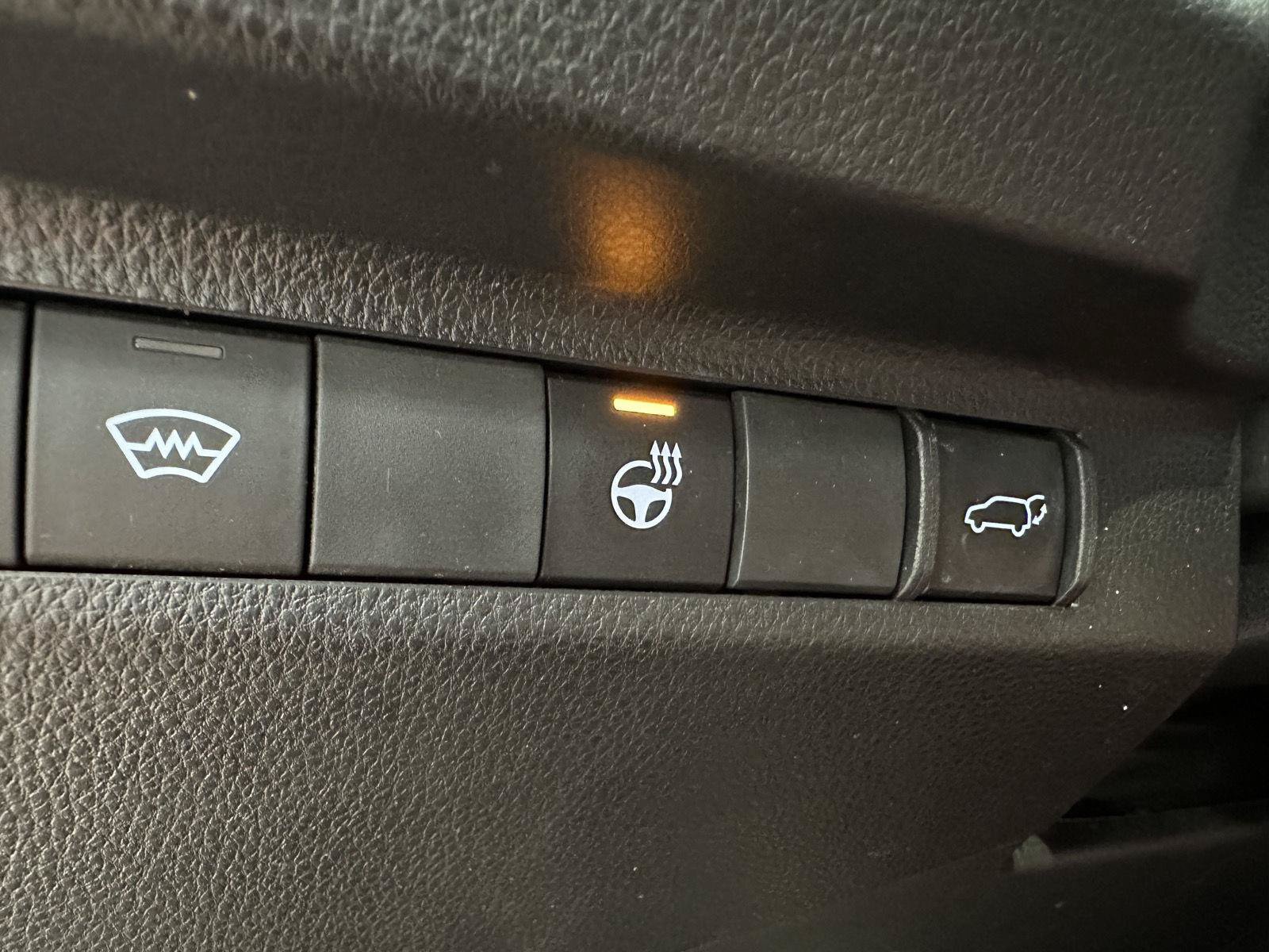 Used 2023 Toyota RAV4 SE w/ Convenience Package AWD/4WD image 15