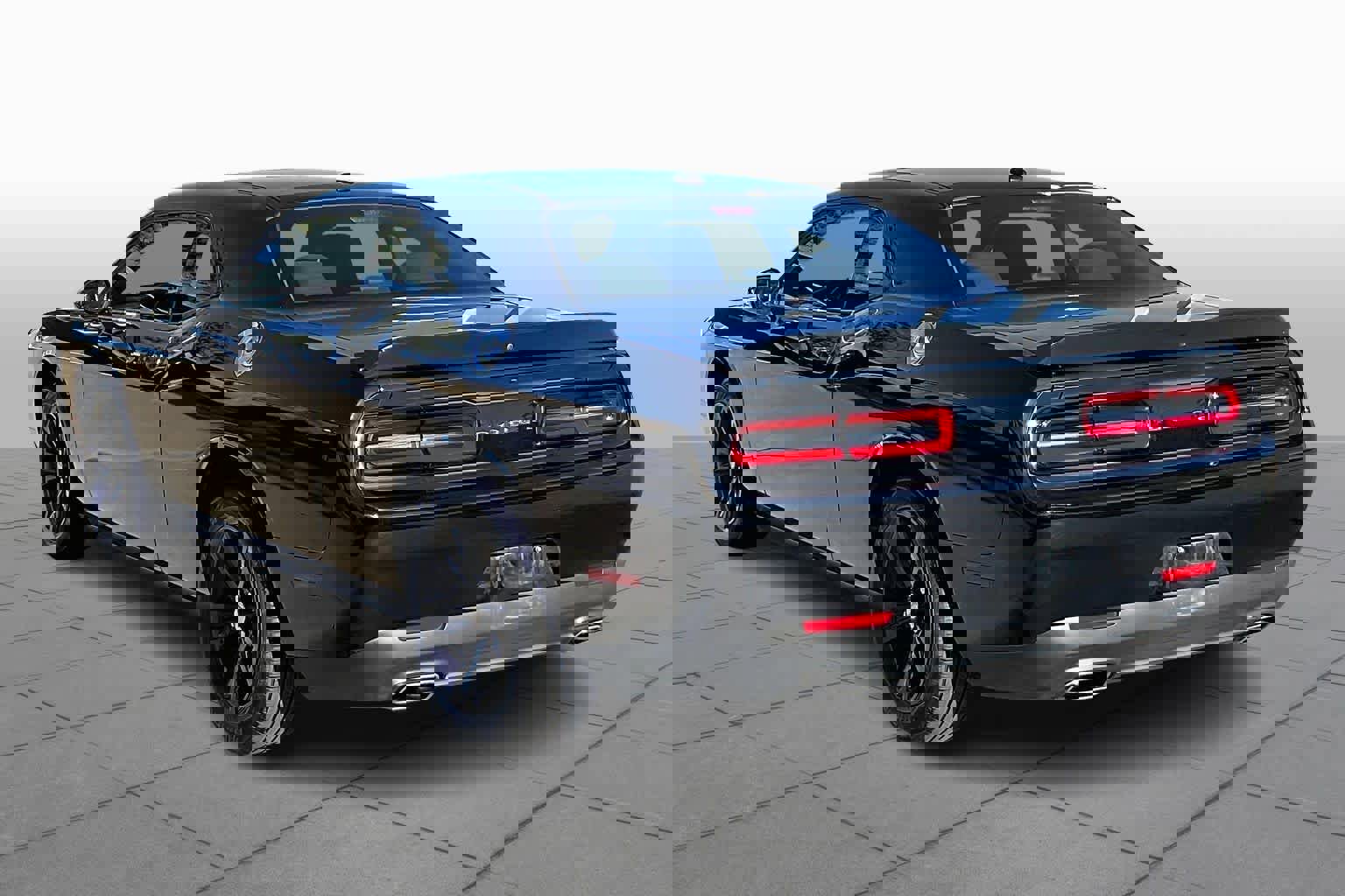 Used 2023 Dodge Challenger SXT image 10