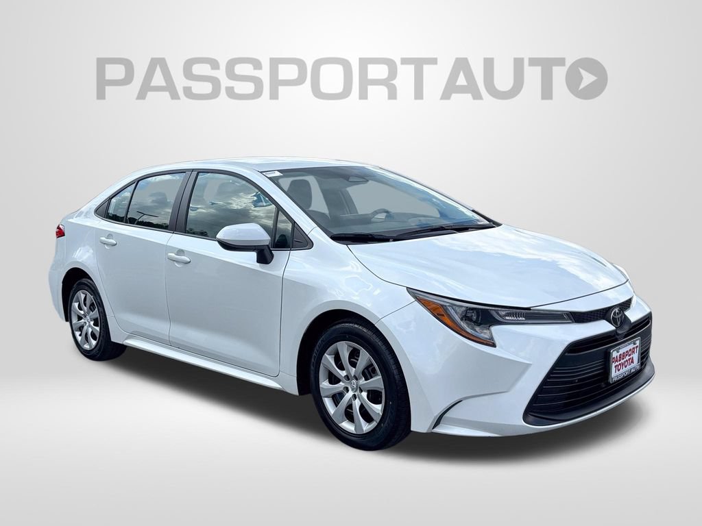 Used 2025 Toyota Corolla LE FWD image 11