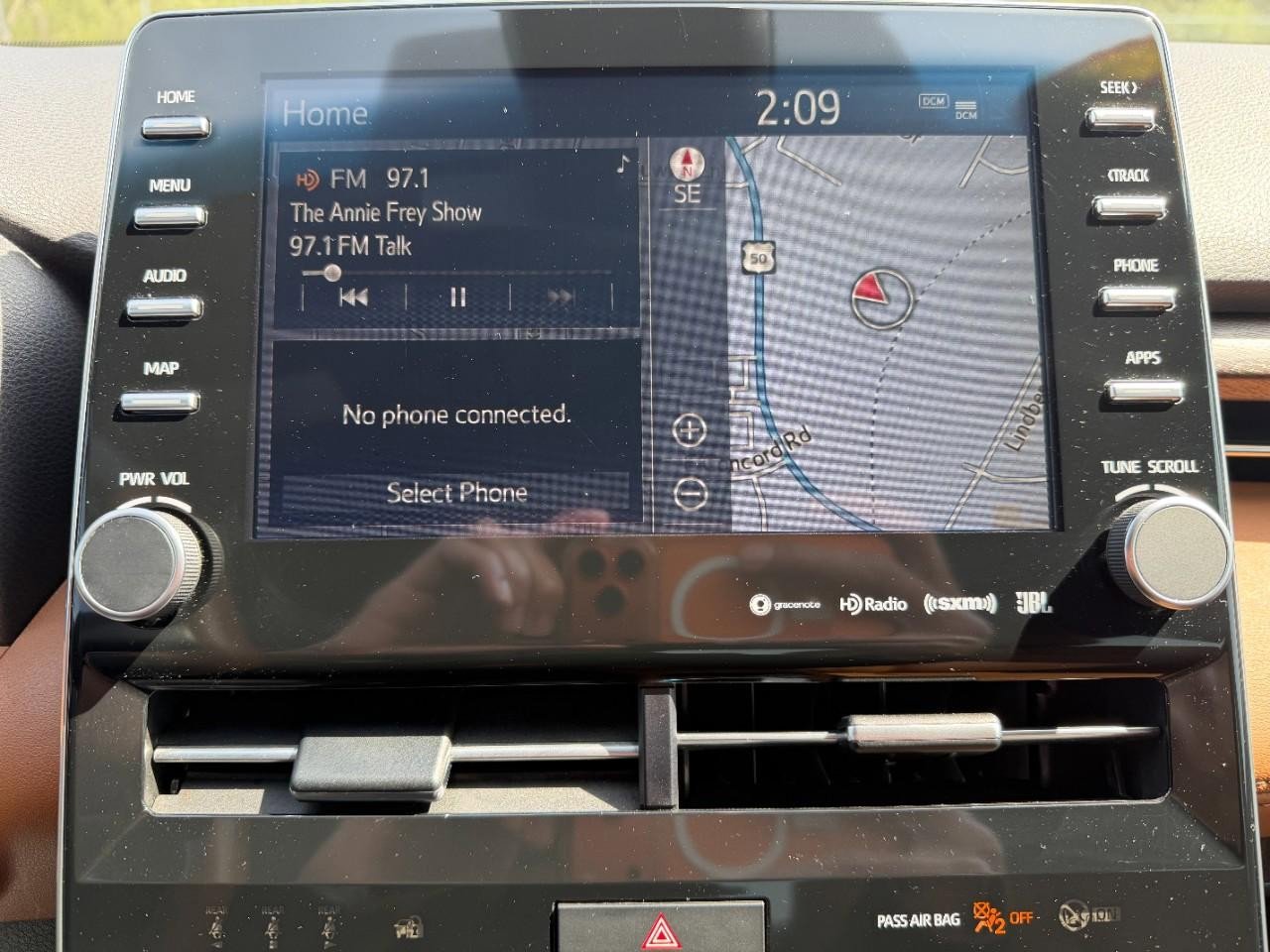 Used 2019 Toyota Avalon Limited image 25