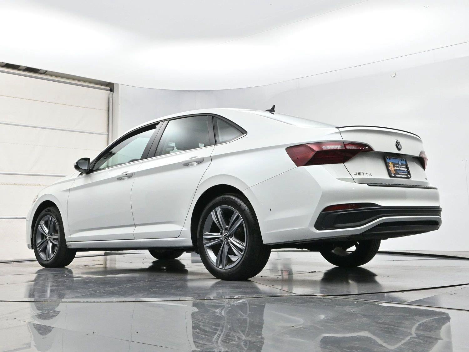 Used 2023 Volkswagen Jetta SE w/ Panoramic Sunroof Package FWD image 31