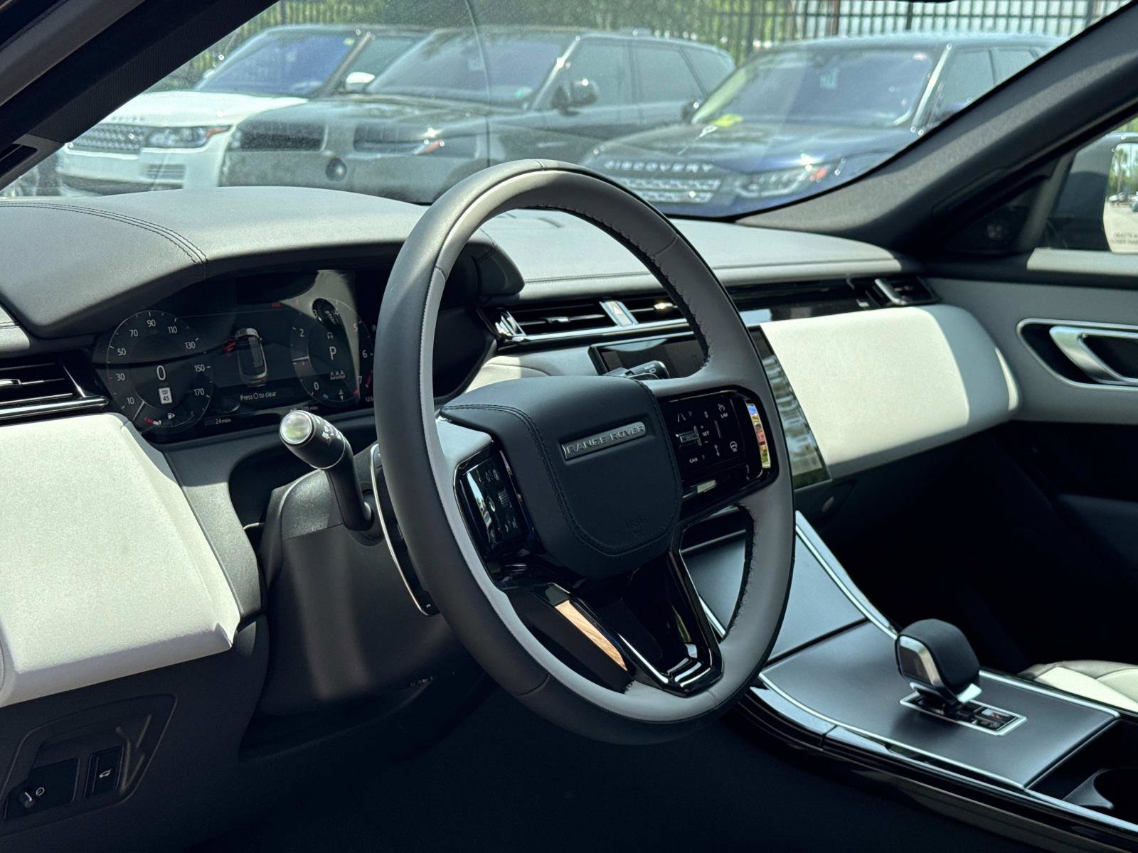 New 2026 Land Rover Range Rover Velar Dynamic SE image 22