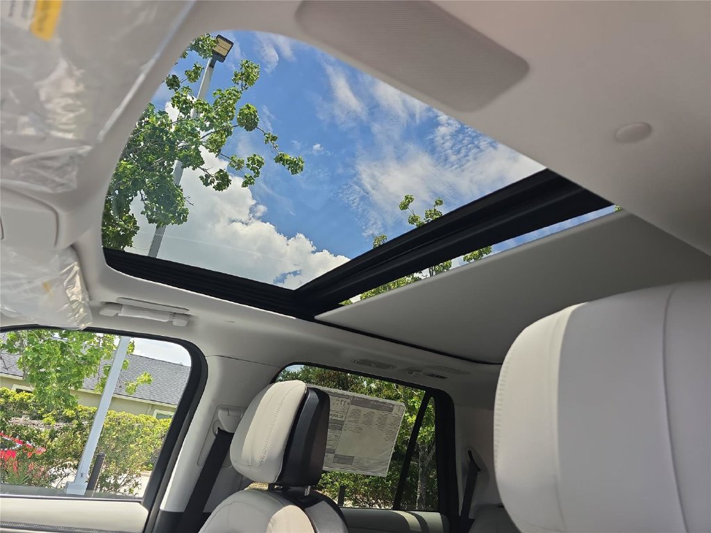 New 2026 Lincoln Navigator Reserve AWD/4WD image 26