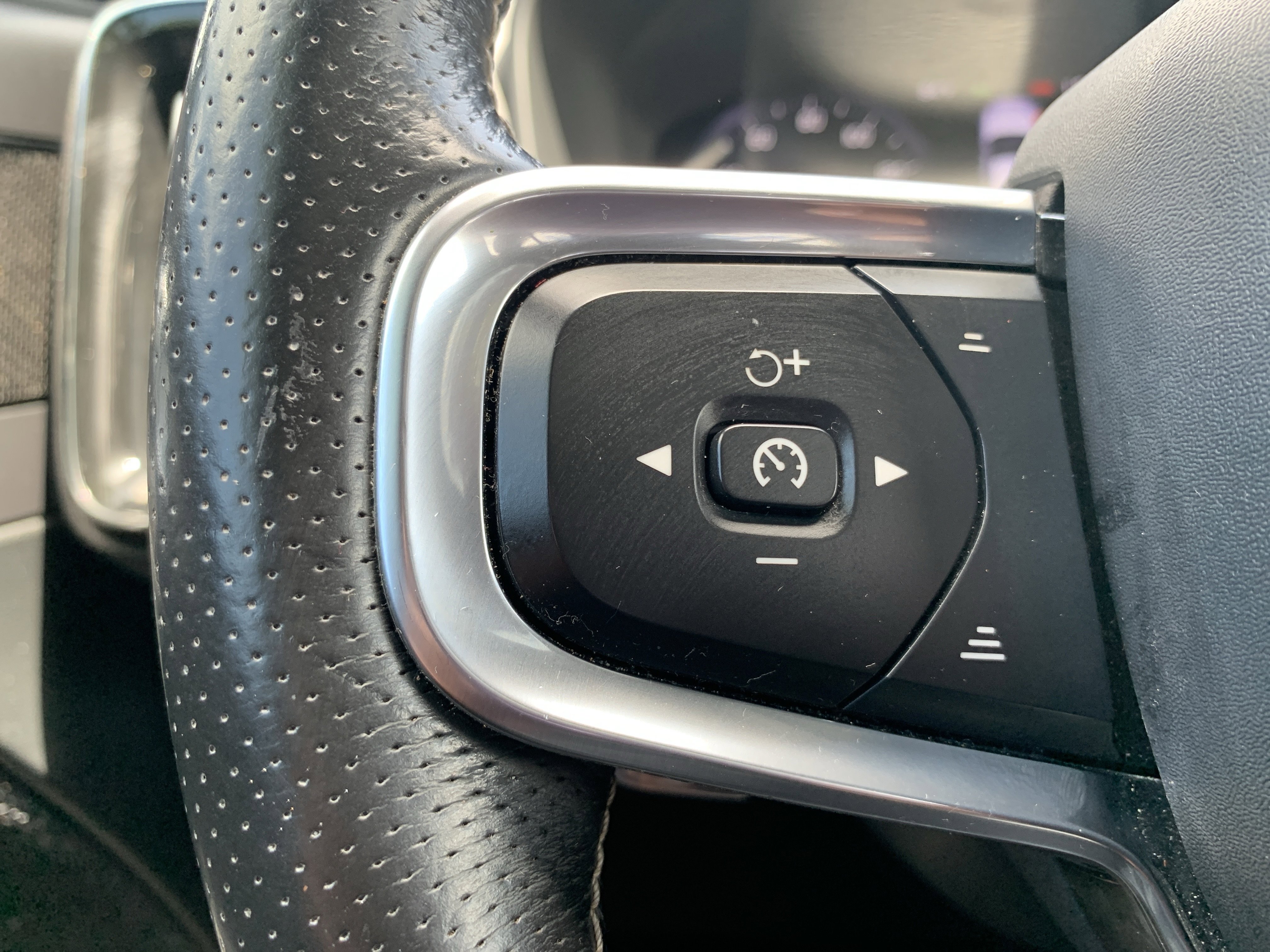 Used 2019 Volvo XC40 T5 R-Design AWD/4WD image 29