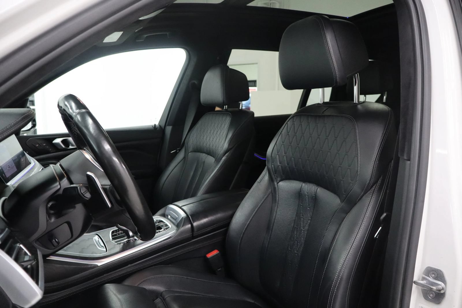 Used 2020 BMW X7 M50i AWD/4WD image 16