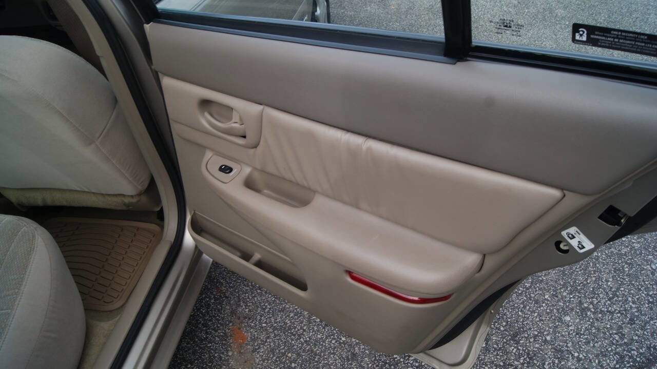 Used 2002 Buick Century Custom image 20