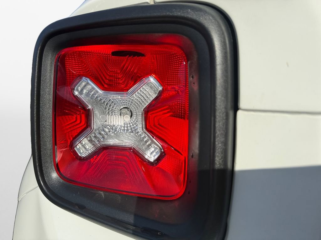 Certified 2023 Jeep Renegade Latitude image 21