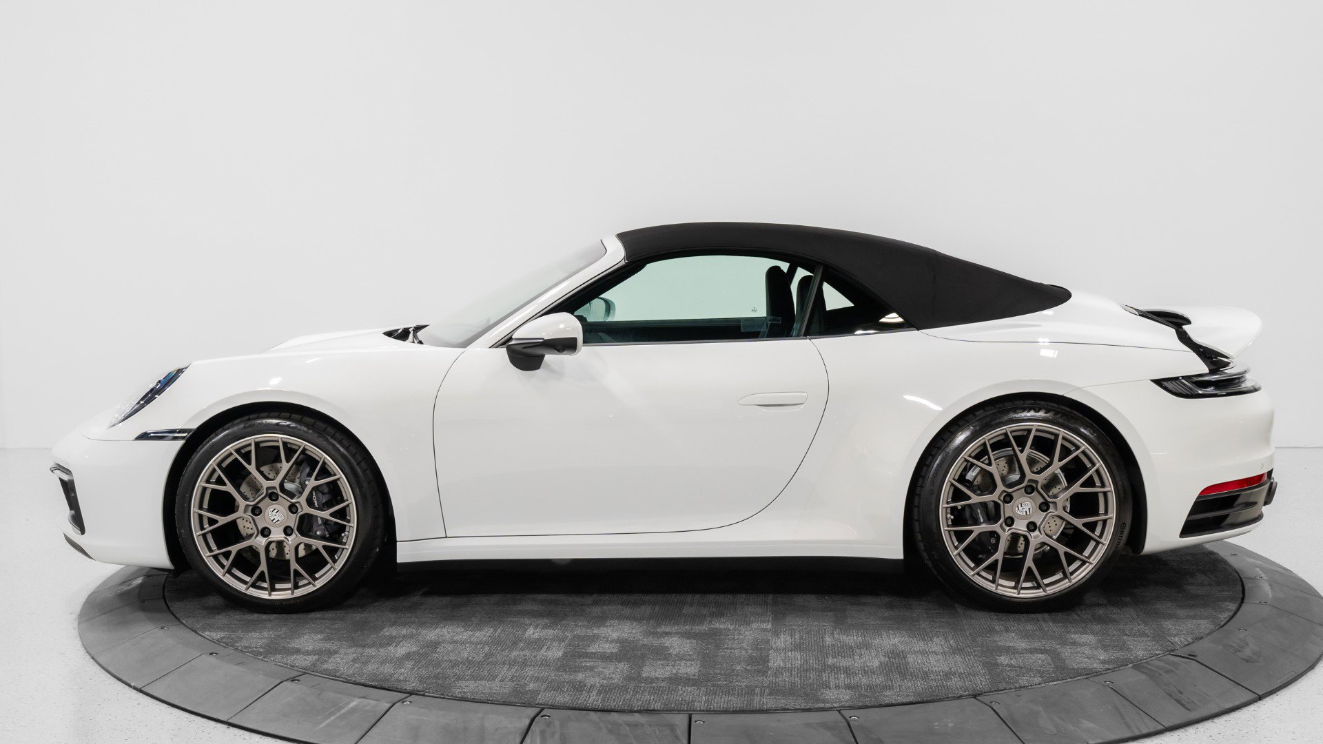 Used 2022 Porsche 911 Carrera image 16