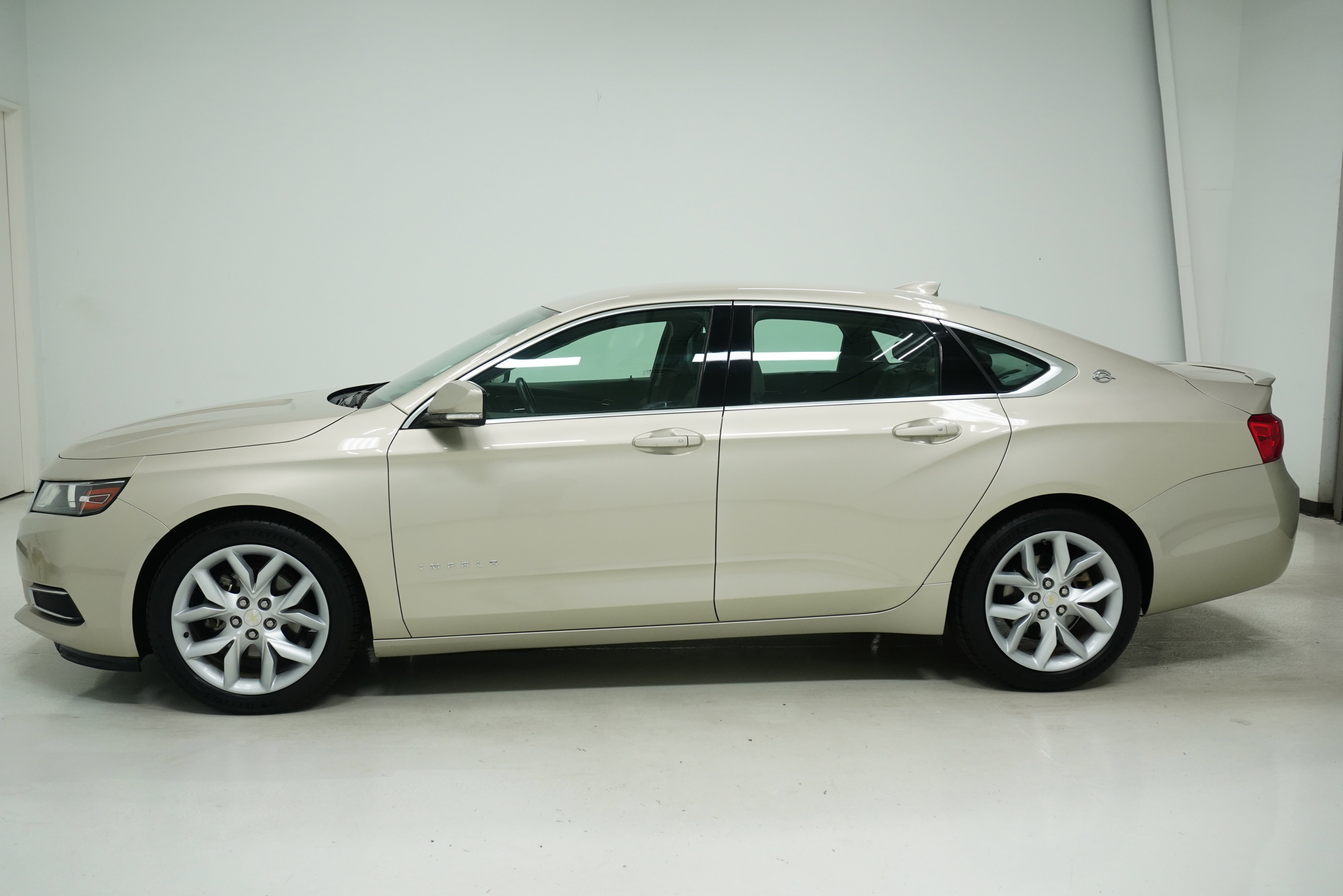 Used 2015 Chevrolet Impala LT image 7