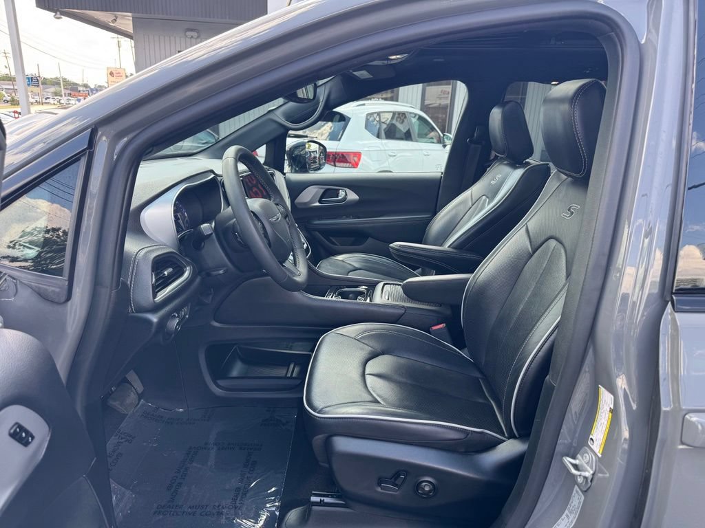 Used 2025 Chrysler Pacifica Limited FWD image 9