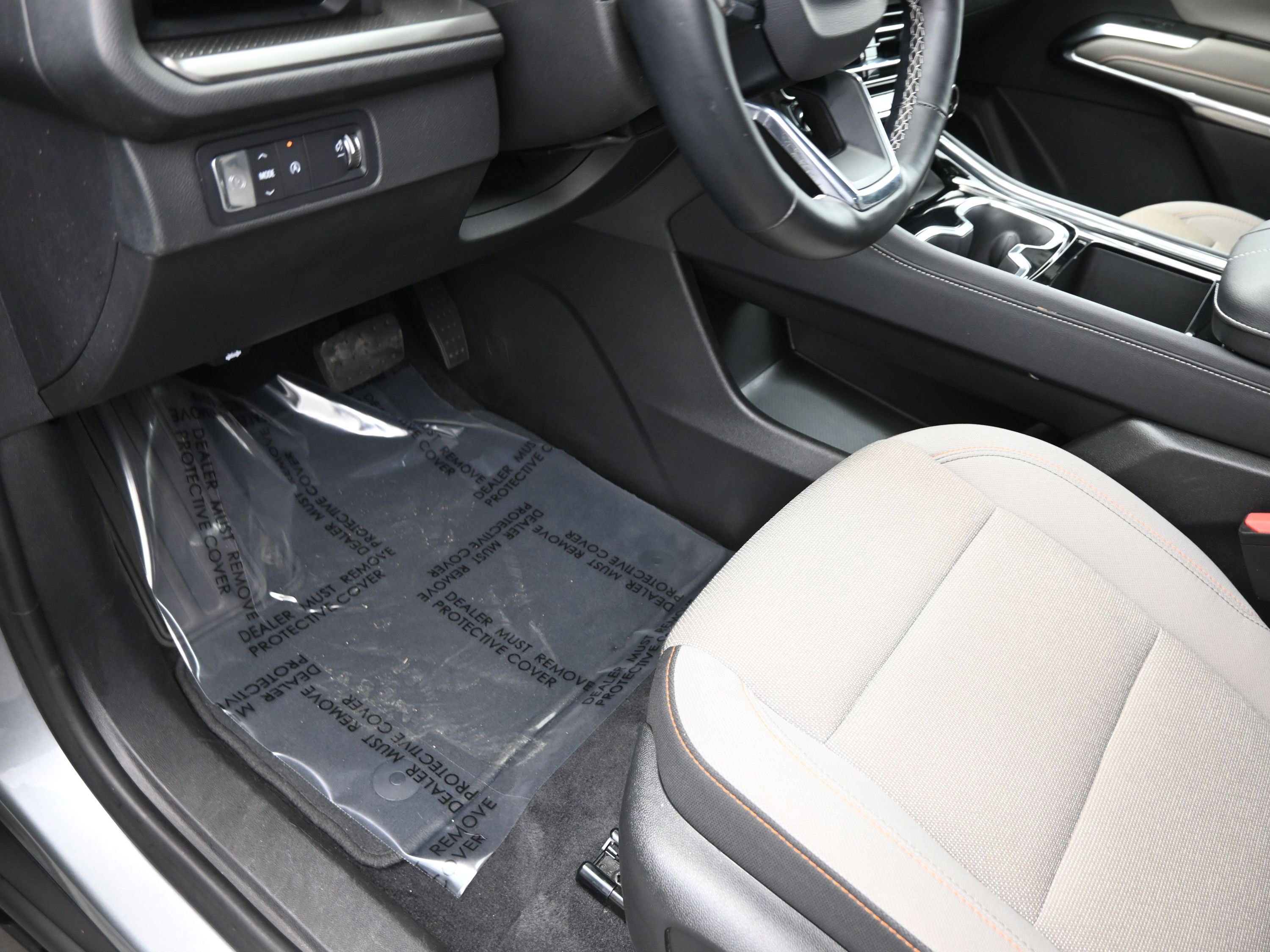 Used 2025 Chevrolet Traverse LT image 14