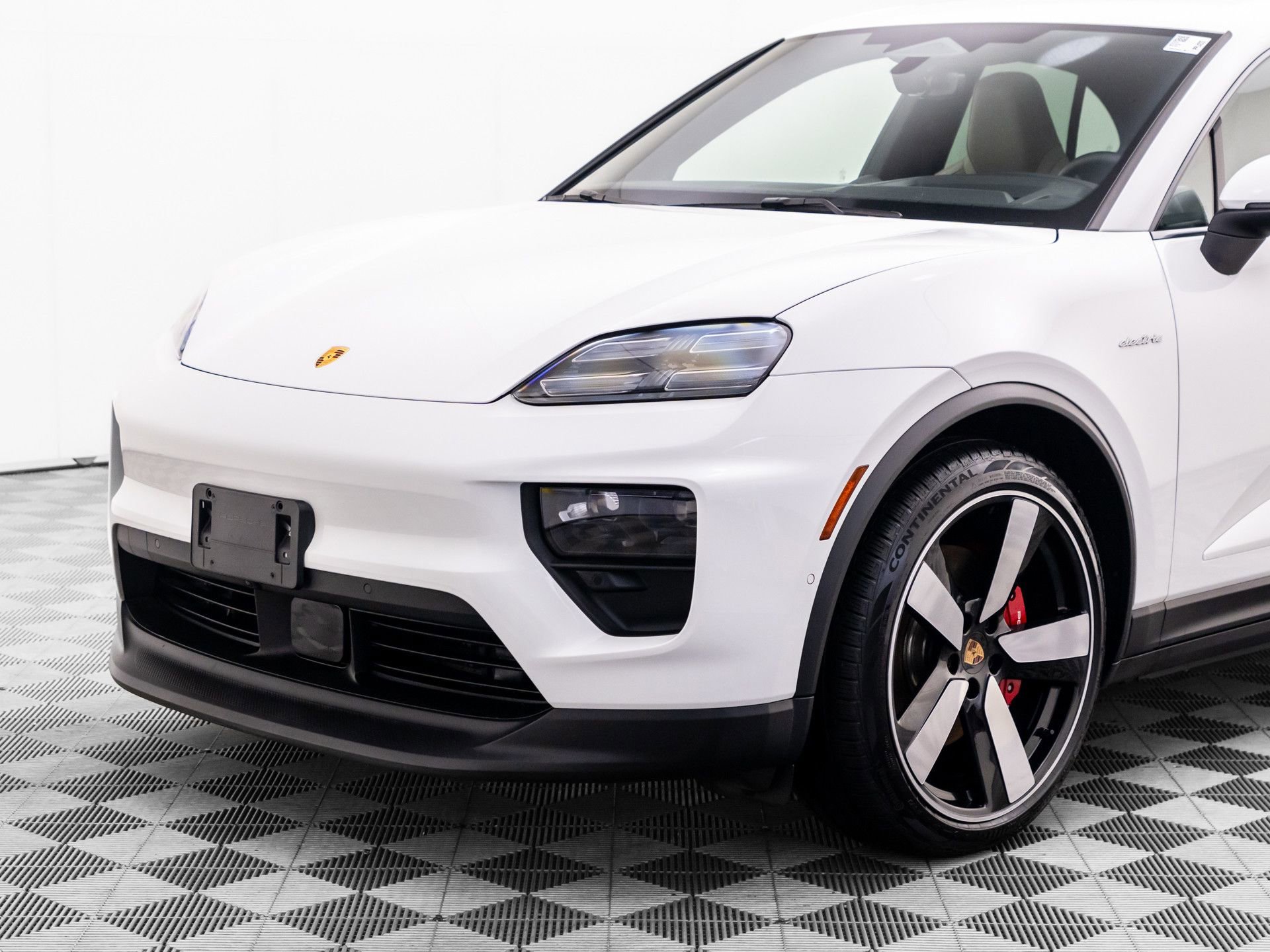 Certified 2025 Porsche Macan 4S Electric image 41