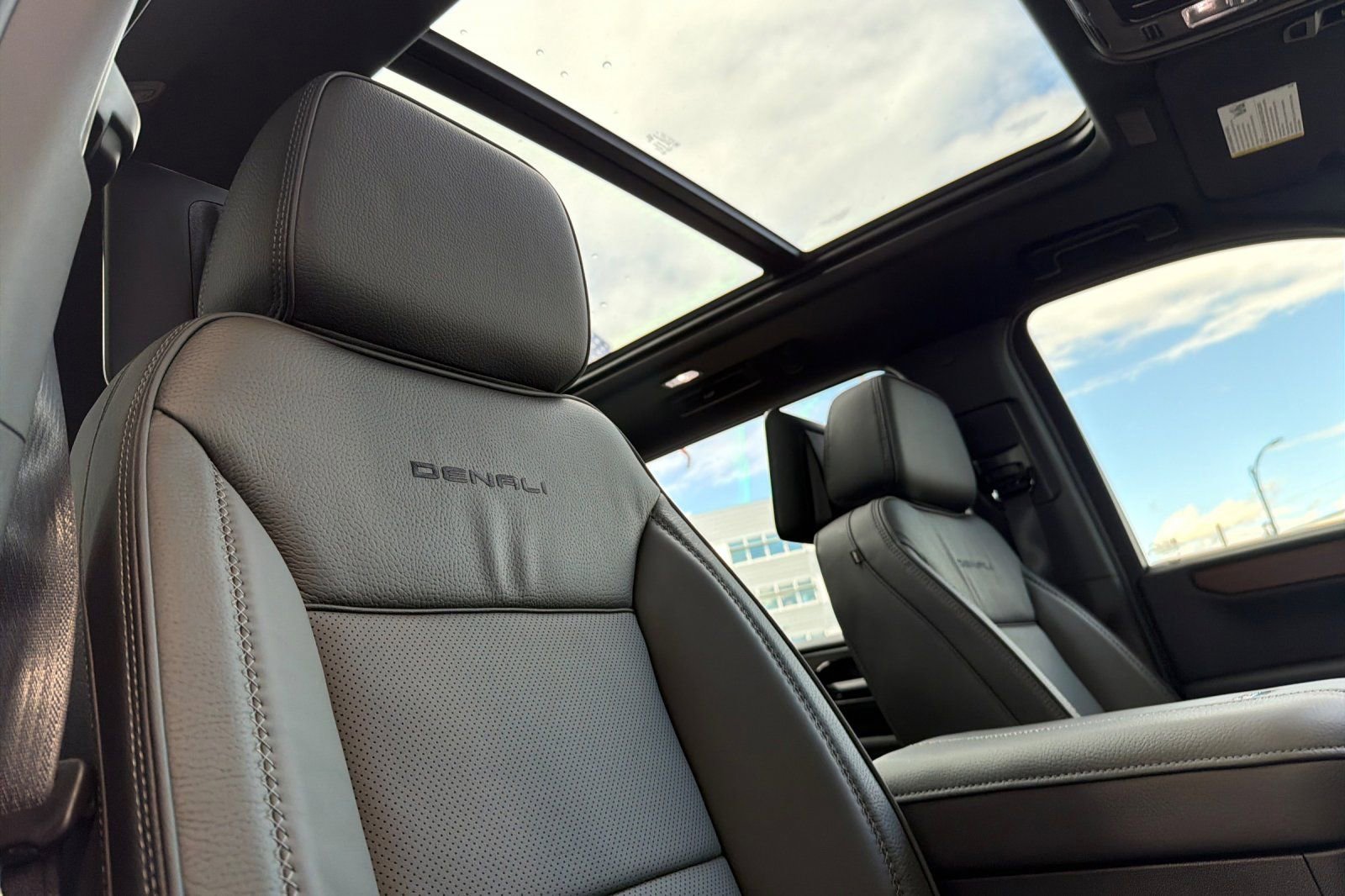 New 2026 GMC Yukon XL Denali w/ Denali Reserve Package image 20