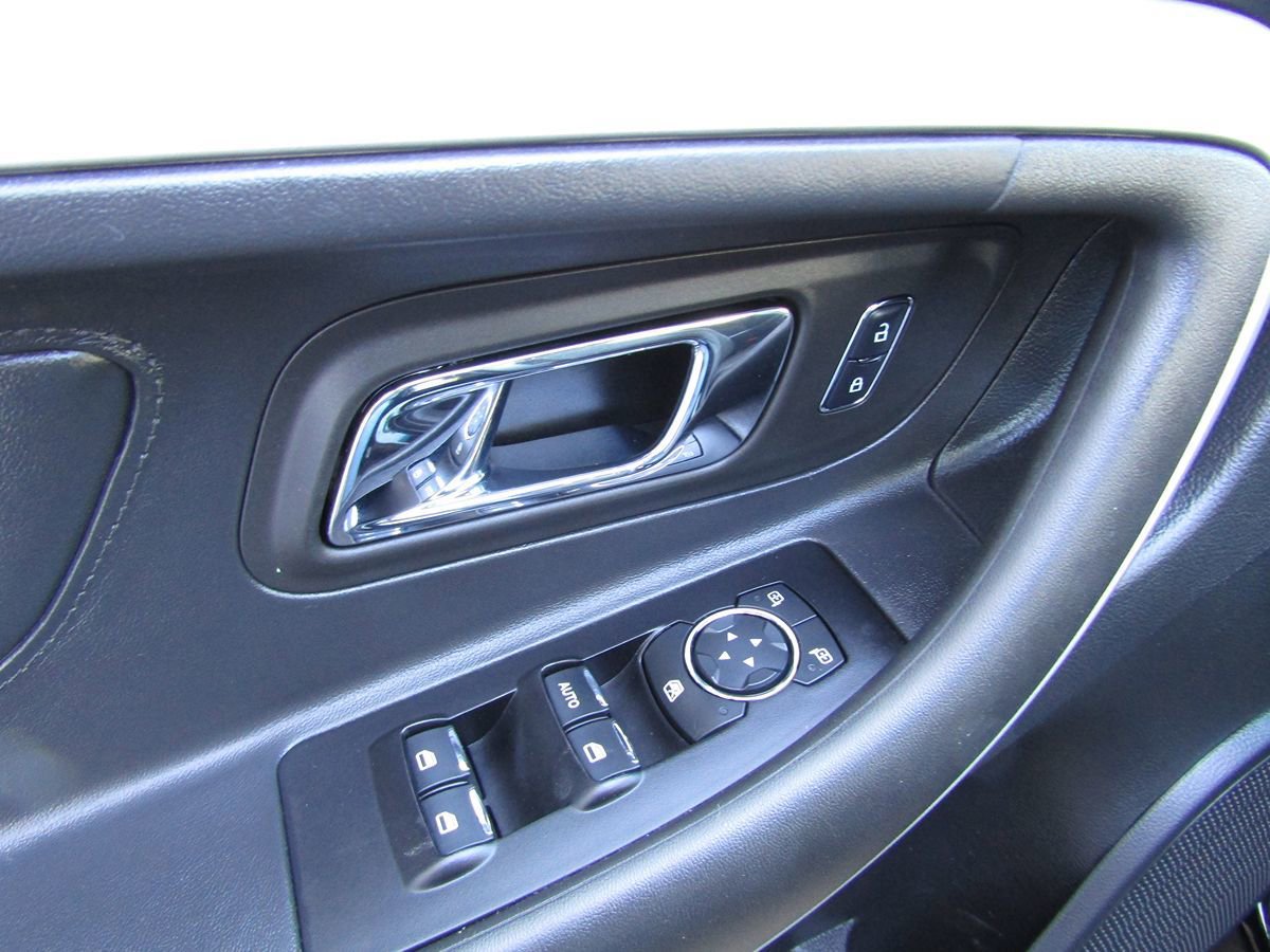 Used 2017 Ford Taurus SEL FWD image 29