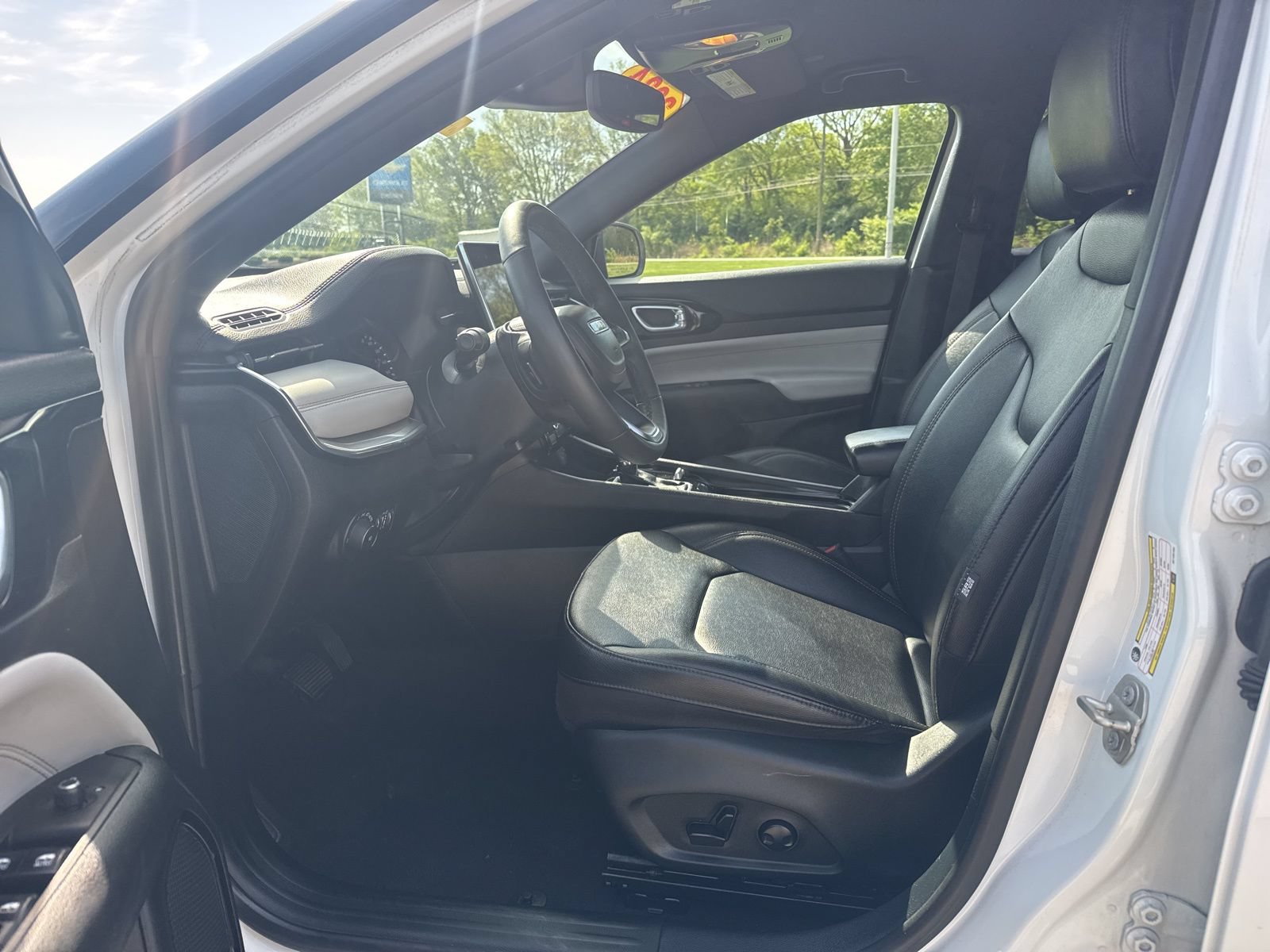 Used 2024 Jeep Compass Limited AWD/4WD image 16